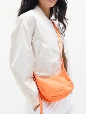 🆕️👜ATHLETA All About Mini Crescent Bag, Papaya (Orange)